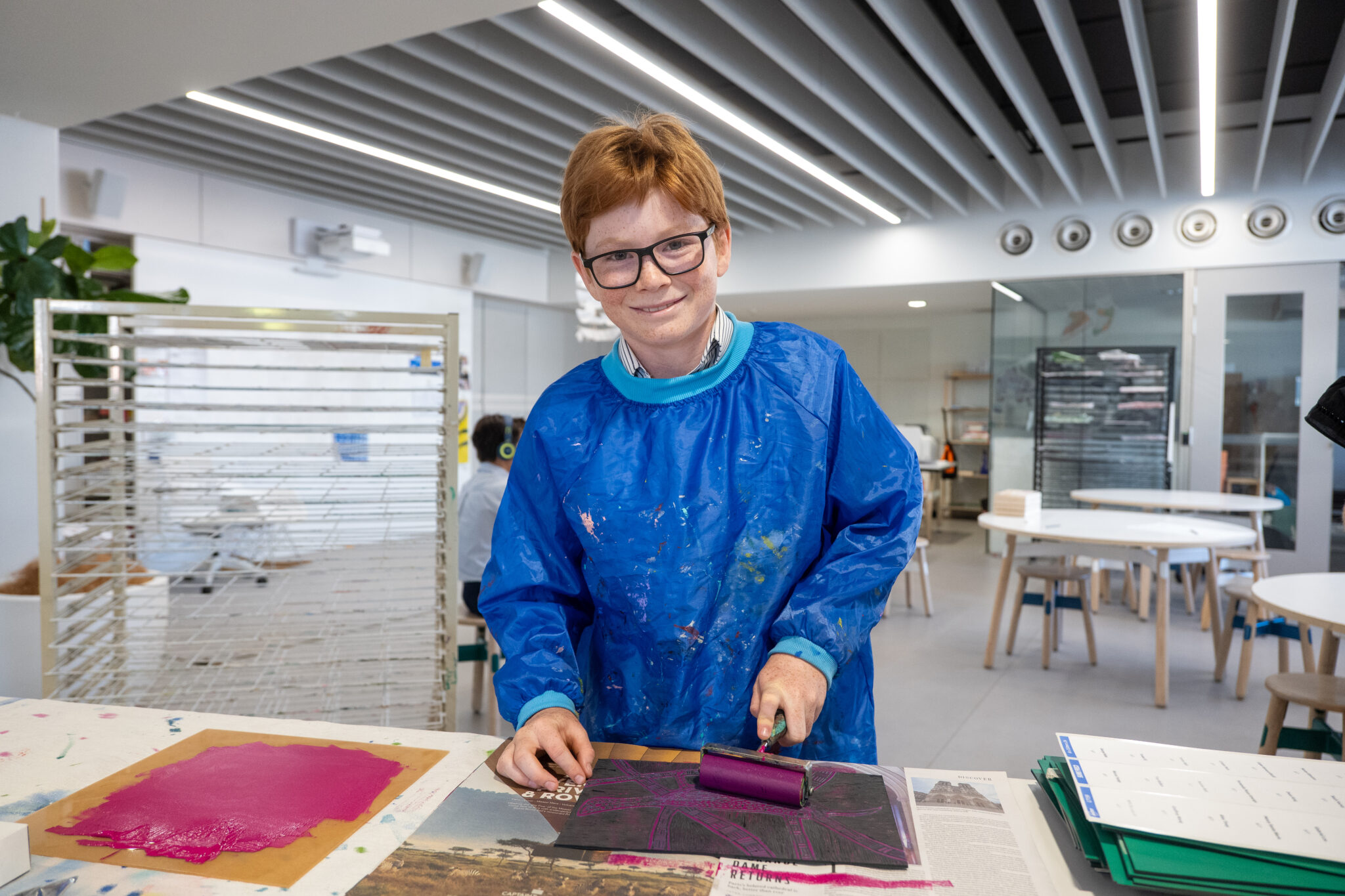 A Preparatory School student doing a linoleum press artwork